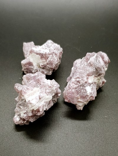 Лепидолит необработанный